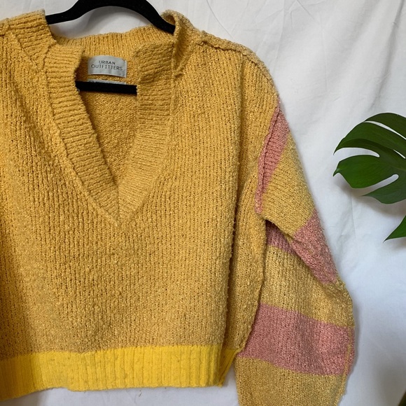 Urban Outfitters Baggy Knit V-neck Sweater - Picture 4 of 5